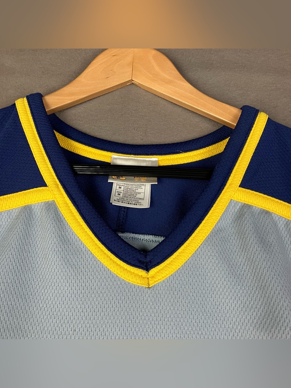 VTG Walt Disney World Hockey Jersey Adult Size M Pluto Icehounds #30 Gray Navy. - Picture 3 of 16